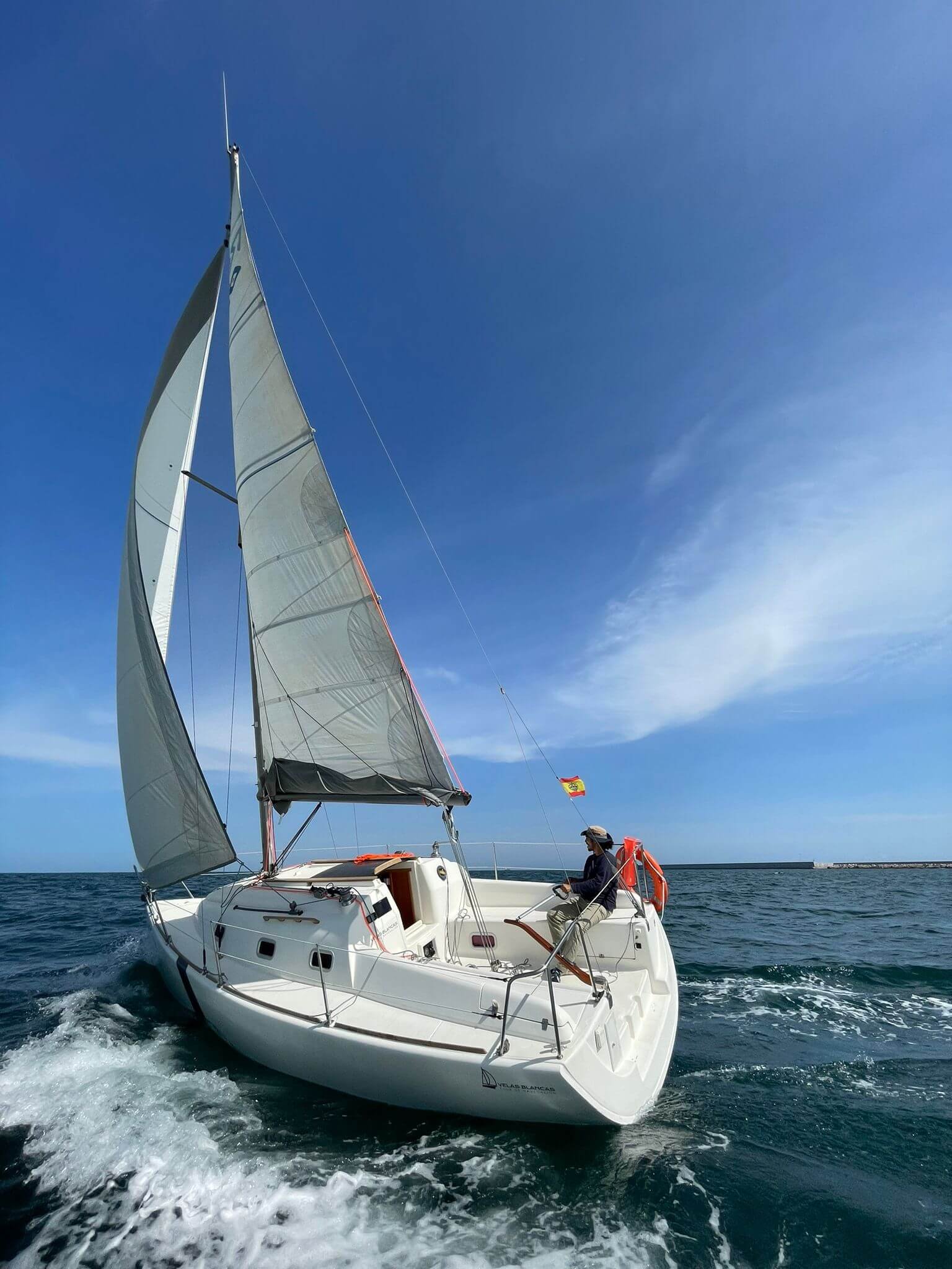 Velero Bryant navegando en Valencia
